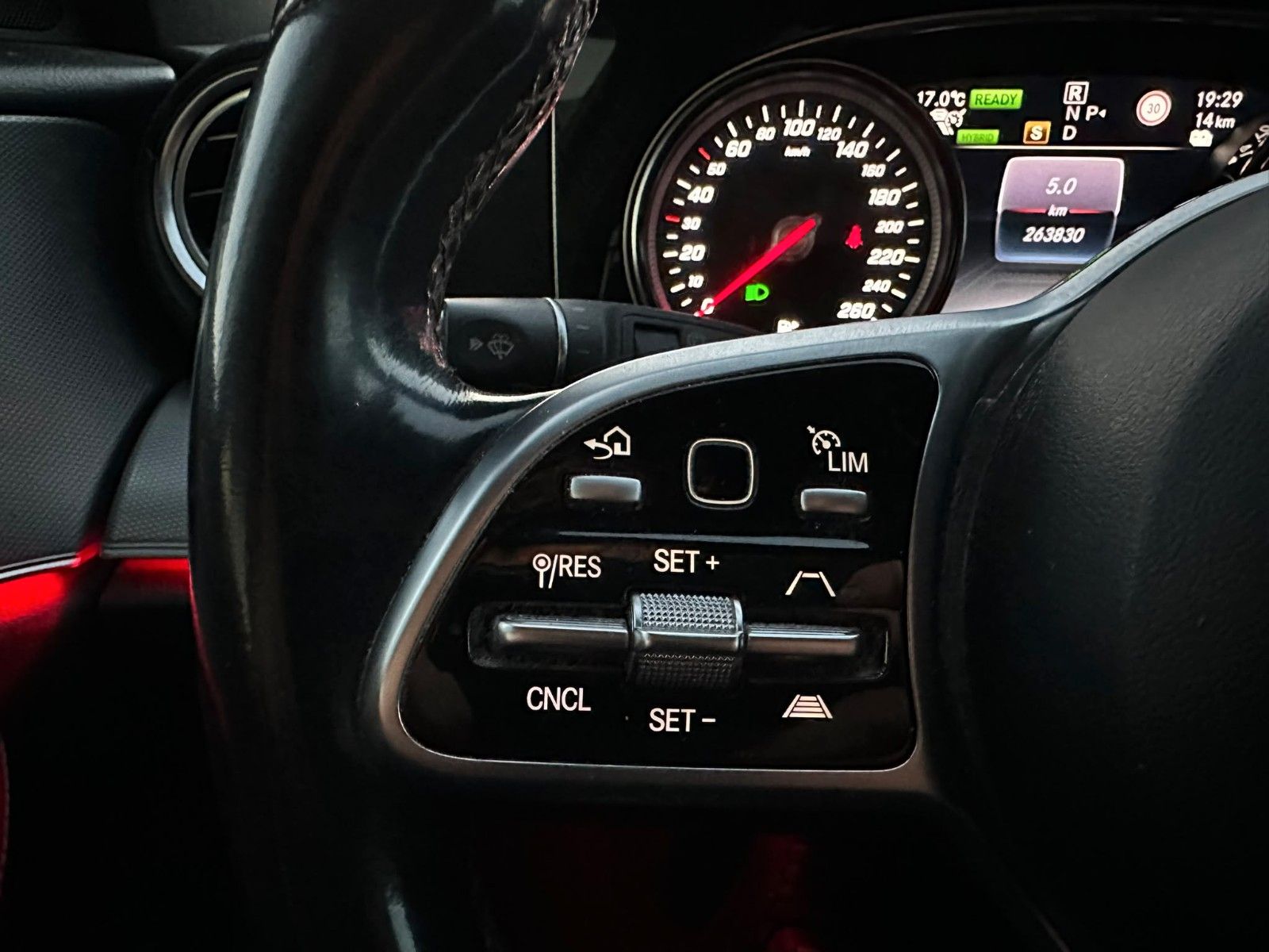 Mercedes-Benz E 300 – Bild 13
